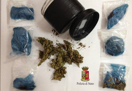 Calabria: Nascondevano marijuana in casa, arrestati due fratelli a Taurianova