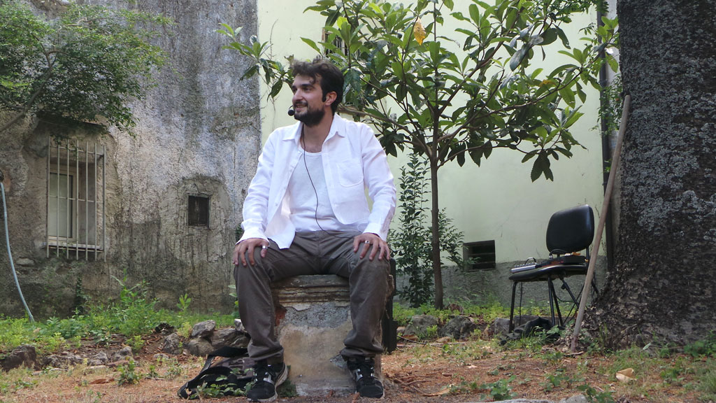 Lamezia, dai brevi viaggi di Domenico D’agostino nasce la raccolta “Poesia per pendolari”