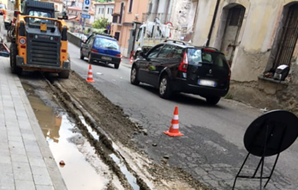 Lamezia: danni alla condotta di acqua pubblica di via Conforti