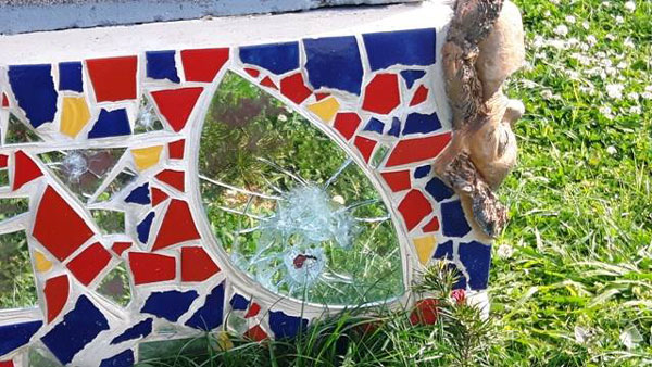 Vandali su lungomare Belvedere Marittimo, danni ai mosaici