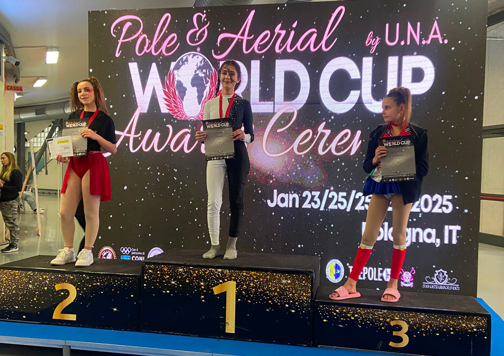 La giovane atleta lametina Iris Gigliotti prima ai campionati Mondiali di danza aerea a Bologna