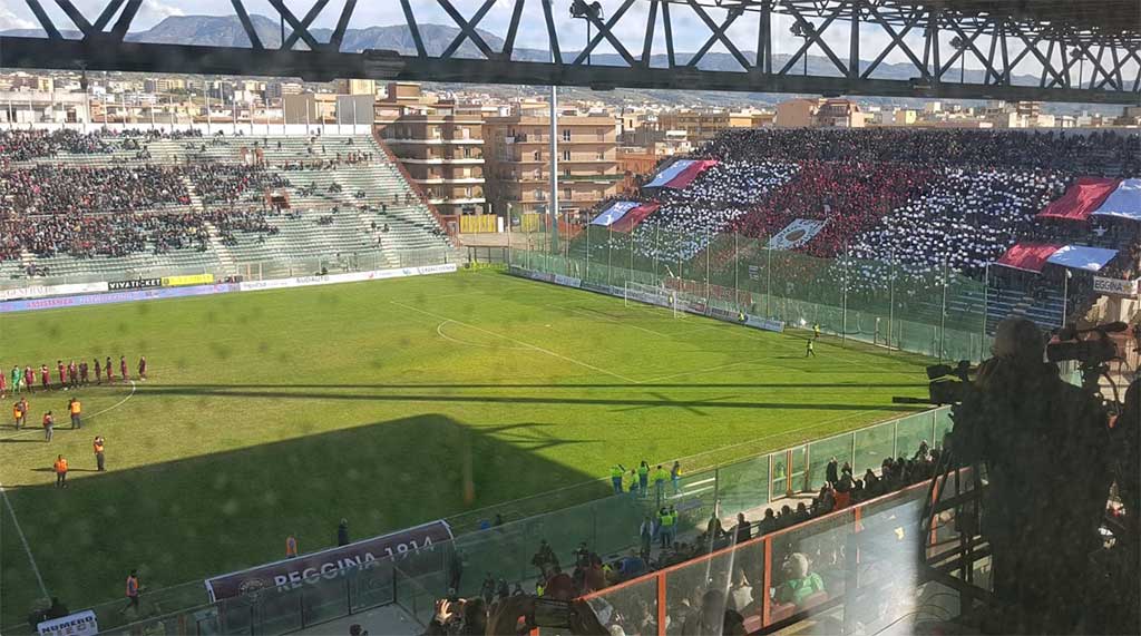 Sottoposti a Daspo tentano l’ingresso allo stadio, 2 arresti e una denuncia a Reggio