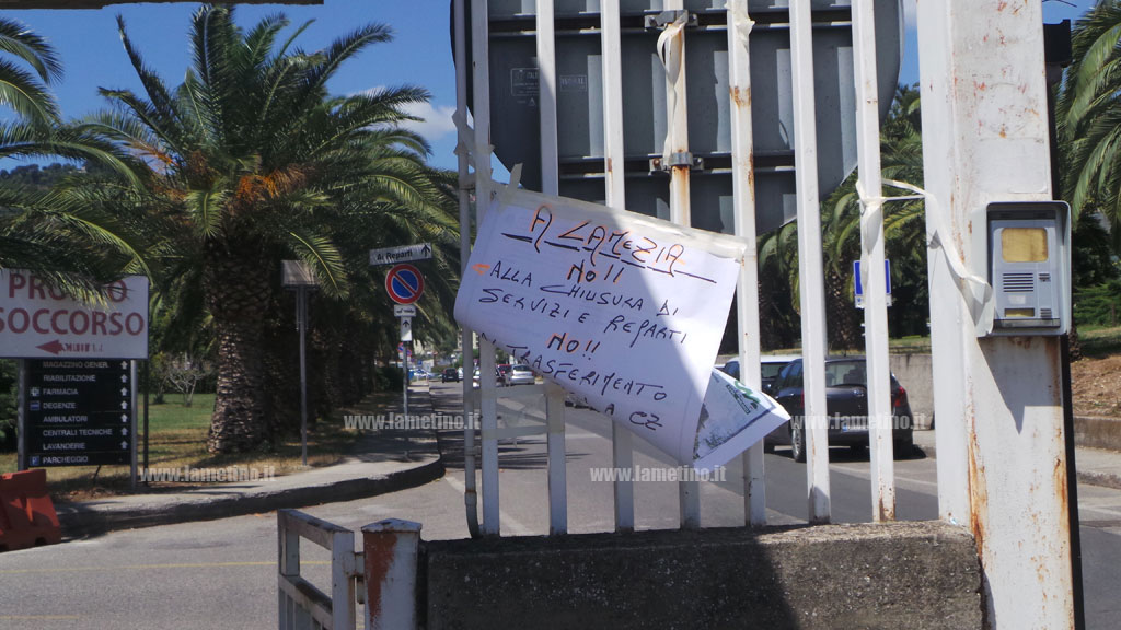 de-biase-sciopero-lamezia-ospedale-2.jpg