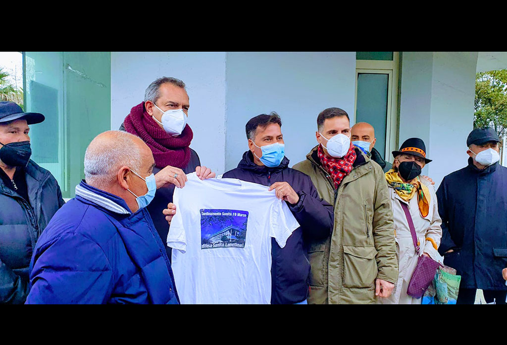 Regionali, De Magistris a Lamezia: “Sulla sanità in Calabria basta con il gioco delle tre carte"