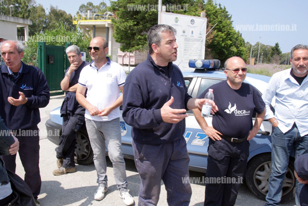 Lamezia: Non ricevono stipendio da due mesi, operai in protesta al depuratore
