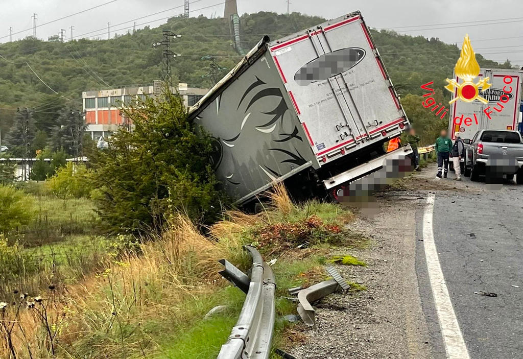 Scontro auto-tir a Crotone, camionista indagato per omicidio stradale