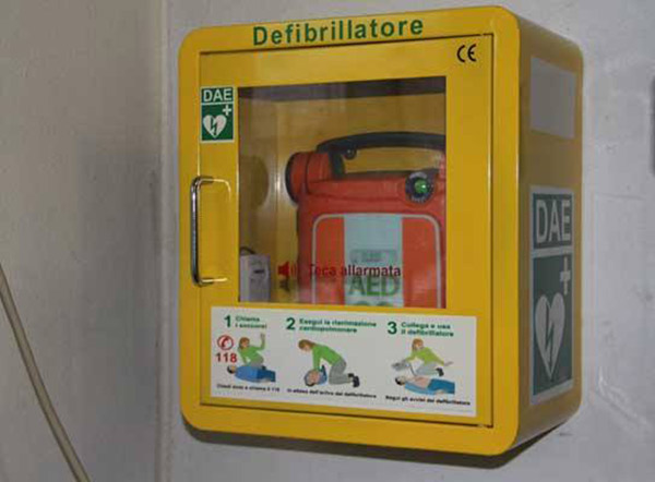 Federfarma, un defibrillatore per 12 farmacie della provincia di Catanzaro 