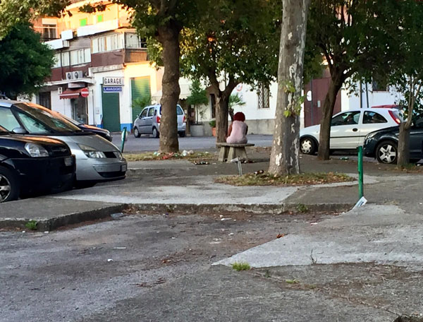 Lamezia: ancora degrado nel piazzale di via Calleri