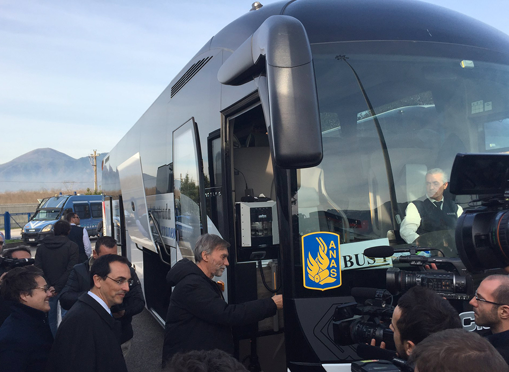Del Rio sul bus per inaugurazione A3: "Non sarà un viaggio da incubo come è stato per 40 anni" 