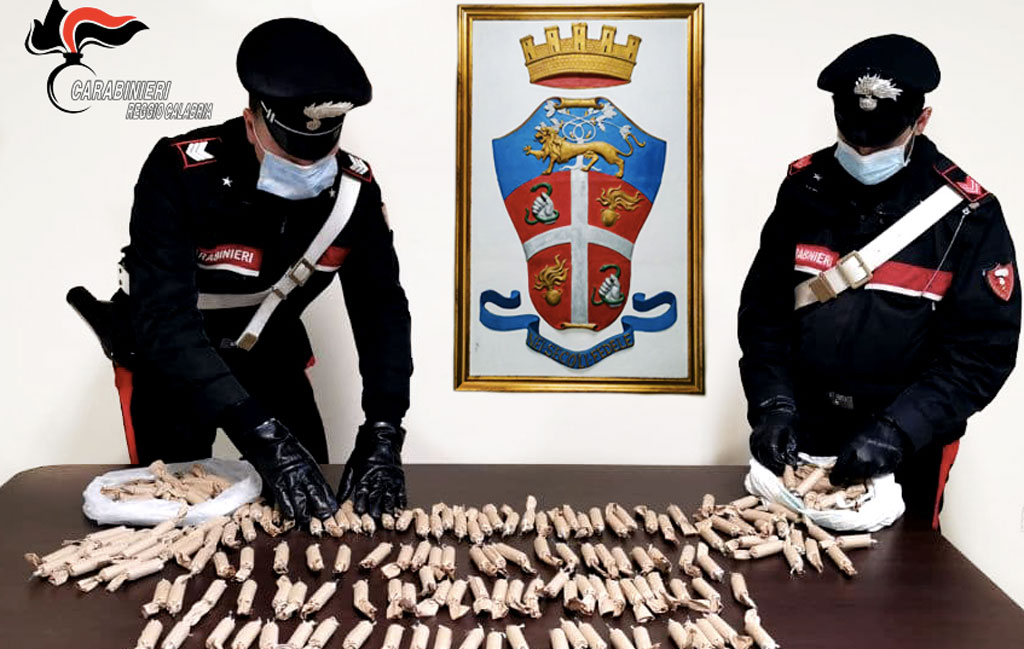 In auto con 200 candelotti pirotecnici artigianali, denunciati due giovani a Polistena