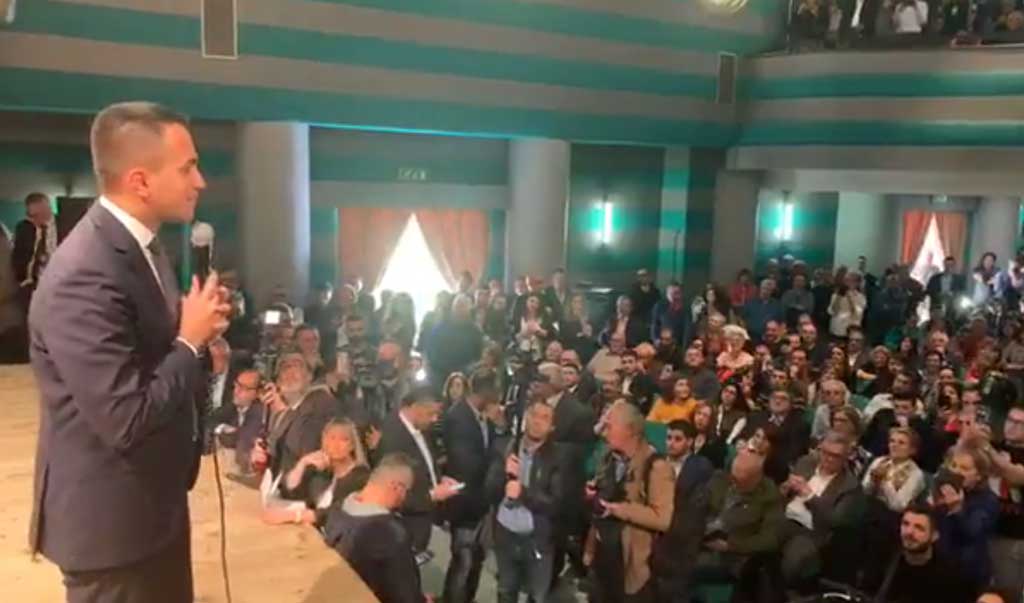 Di Maio a Cosenza: “La sanità in Calabria è stata bancomat per i politici”
