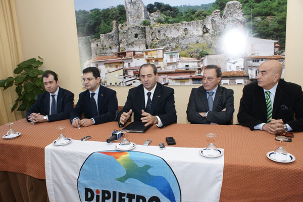 Lamezia, Di Pietro: Berlusconi sta all'Italia come Scopelliti alla Calabria