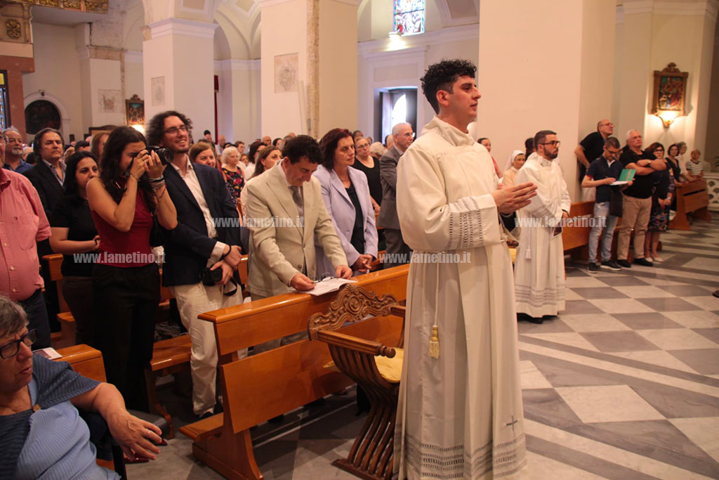 diaconi5_83411.jpg