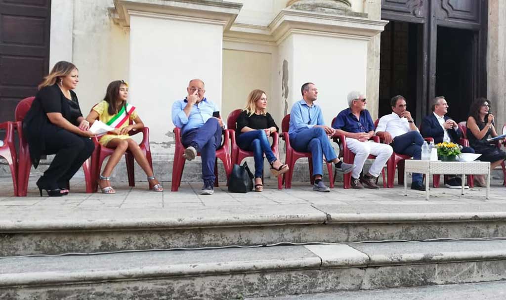 dibattito-fontana-2.jpg