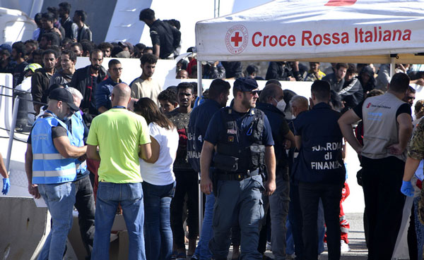 Arrivata nave Diciotti e altri 3 sbarchi: migliaia di migranti giunti in Calabria