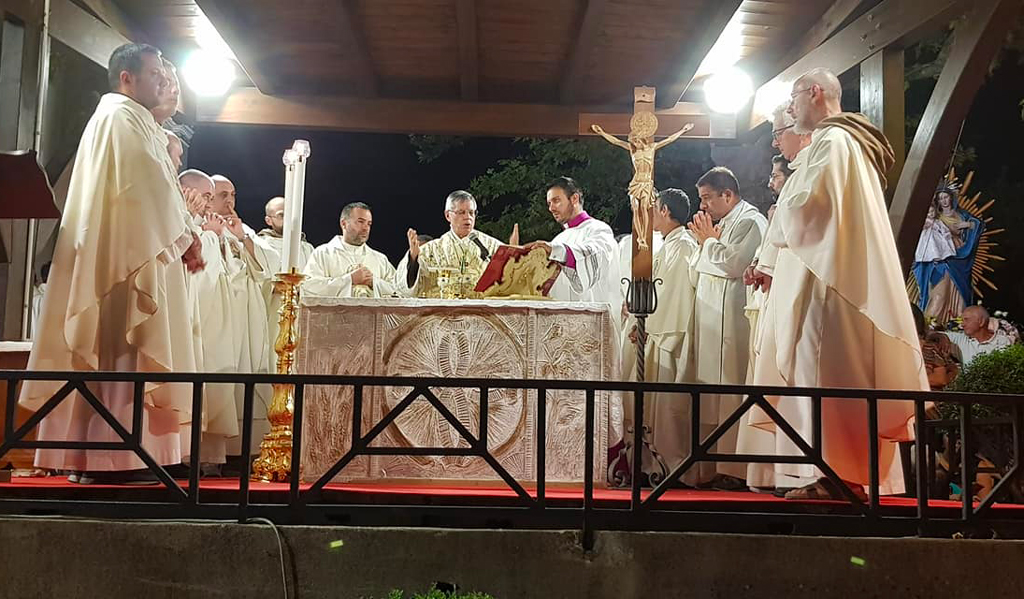Vescovo Schillaci apre anno giubilare a Dipodi in occasione del millenario del Santuario