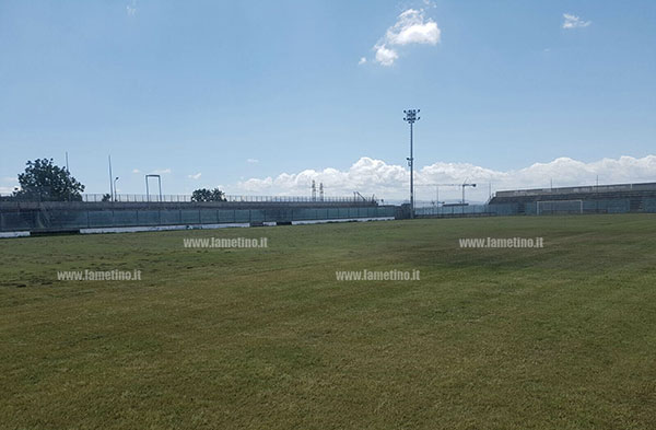 Lamezia, erba tagliata allo stadio D'Ippolito