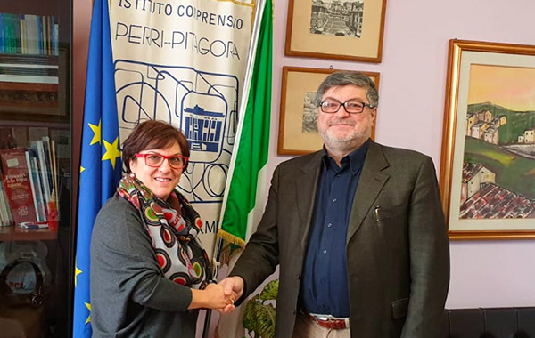 Lamezia, D'Ippolito (M5S) visita istituto Perri Pitagora: "Bambini al gelo e continuo immobilismo del Comune"