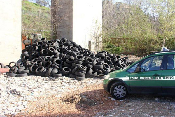 Discarica abusiva sequestrata nel cosentino, indagate sei persone