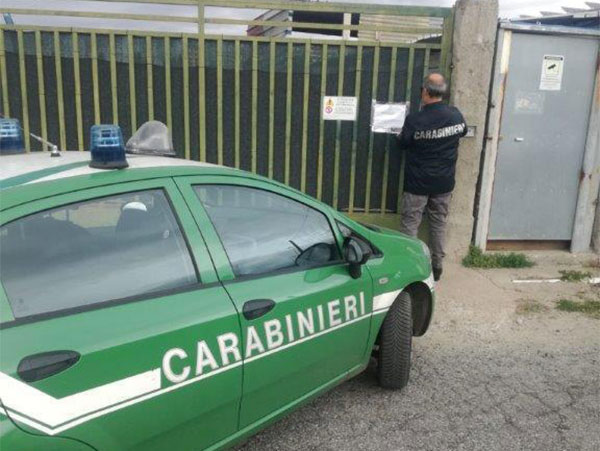 Discarica abusiva di automezzi a Reggio Calabria, una denuncia