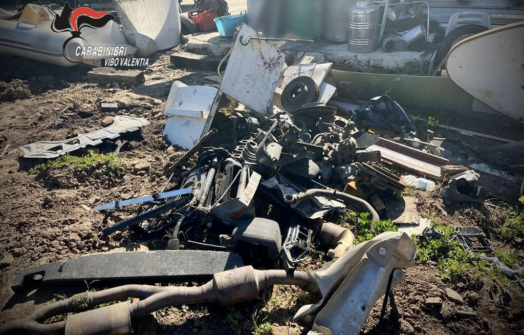 Sequestrati capannone e discarica abusiva in zona soggetta a vincoli ambientali a Tropea - VIDEO