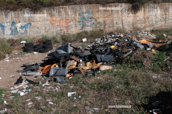 discarica-abusiva-via-Curcio2.jpg