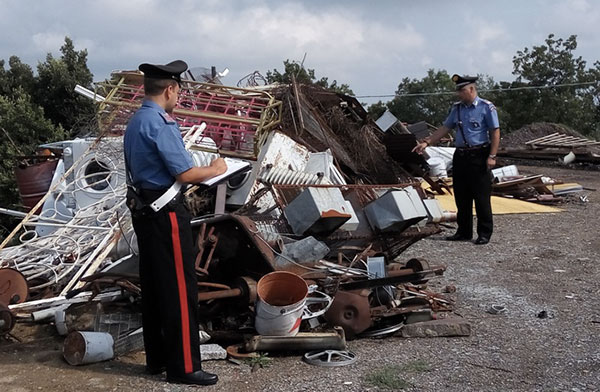 Discarica abusiva di rifiuti speciali sequestrata in azienda crotonese