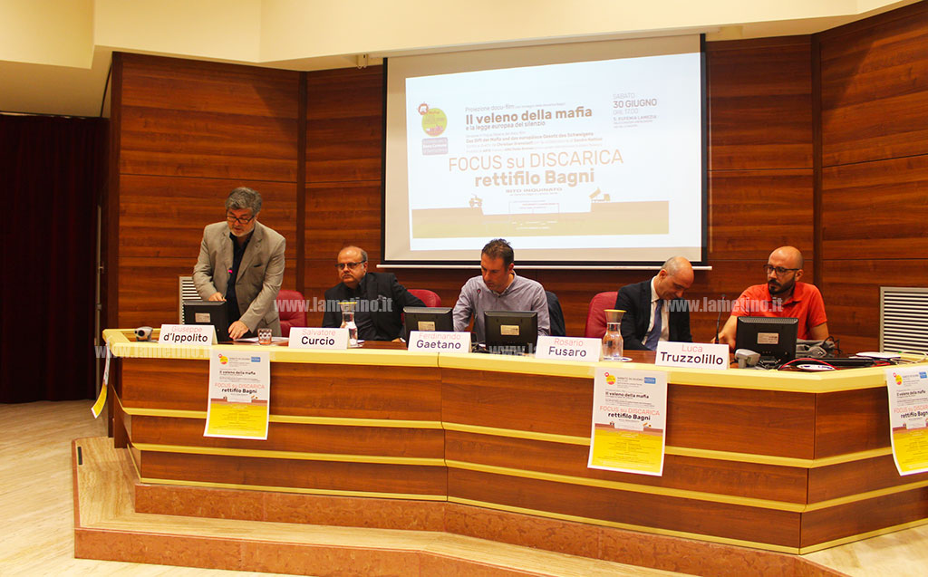 discarica-bagni-incontro-m5s.jpg