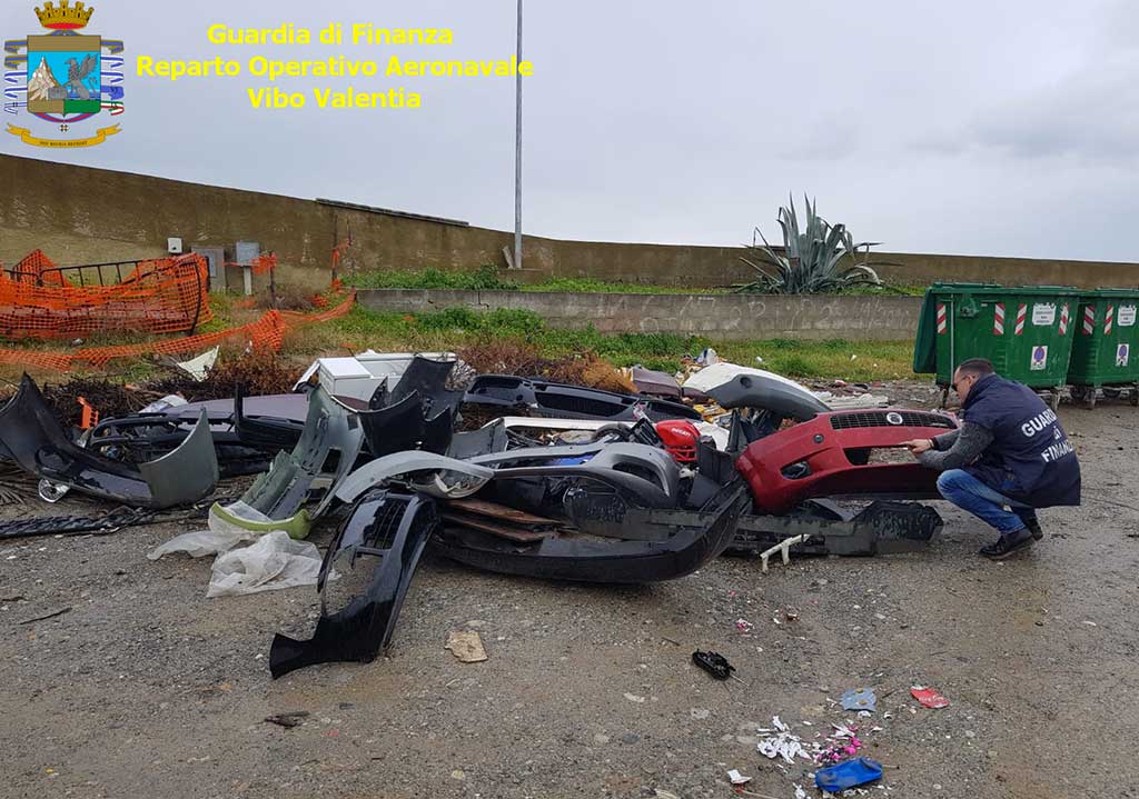 Trovata discarica a ridosso torrente, una denuncia nel cosentino - VIDEO
