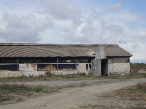 Calabria: Lastre eternit e scarti interrati, sequestrata area di 2.500 mq a Crotone