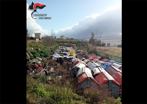 Discarica abusiva nell'autoparco di Luzzi, area comunale sotto sequestro: due denunce