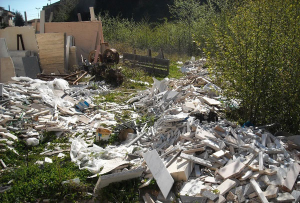 Calabria: scaricava rifiuti in torrente, denunciato titolare marmificio