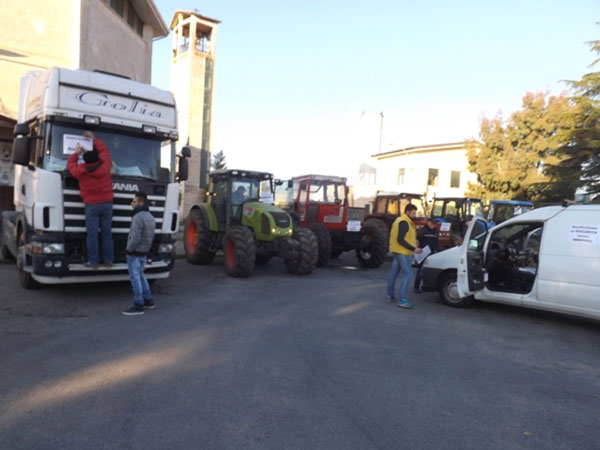 Protesta agricoltori contro riapertura discarica a Castrovillari