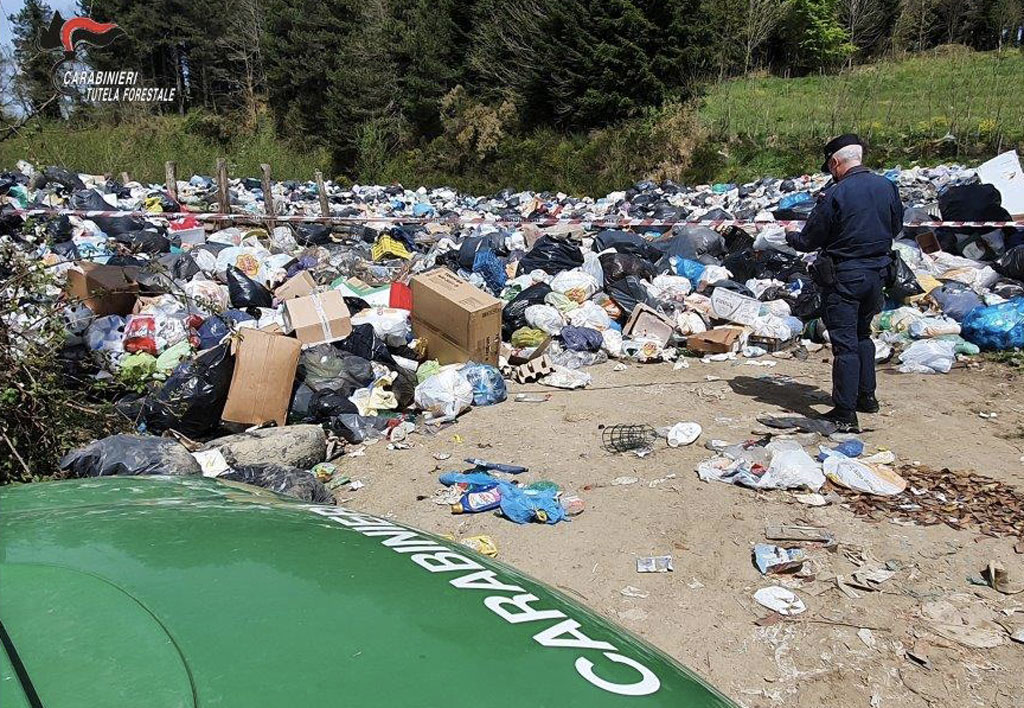 Gestione incontrollata di rifiuti a Simbario, sequestrato centro comunale di raccolta