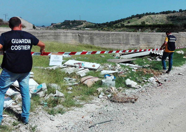 Sequestrati 3 depuratori e terreni adibiti a discarica abusiva nel cosentino