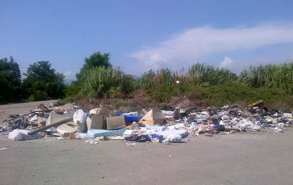 Lamezia: Ennesima discarica abusiva in località Pagliarone