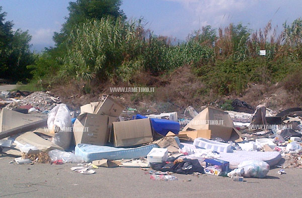 discarica_abusiva3_20120802-00086