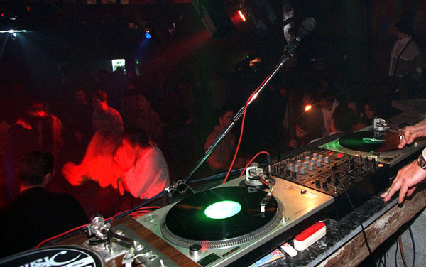 Discoteca aperta senza autorizzazioni sequestrata da Polizia a Crotone