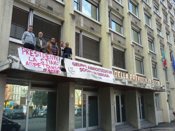 Calabria: Disoccupati 'occupano' comune Crotone 