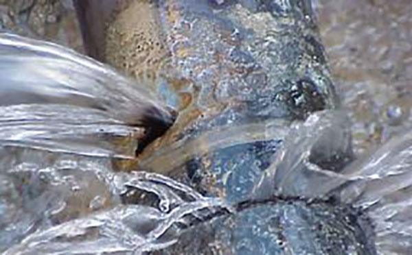 Lamezia, rottura a condotta idrica: ancora senz'acqua le zone collinari