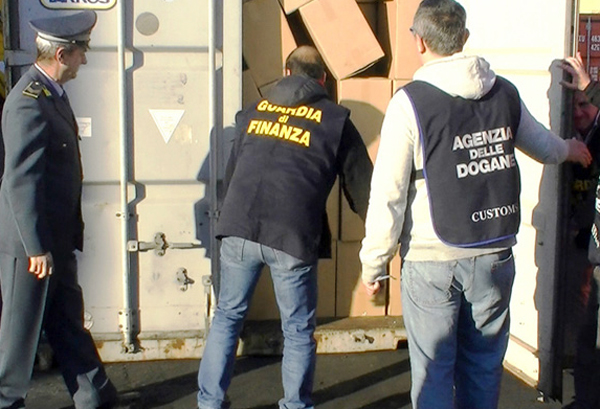 Sequestrate circa 35 tonnellate di rifiuti speciali in tre container a Gioia Tauro