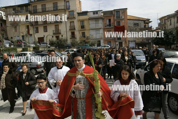 domenica-palme-arrivo-a-piazza-roma-quartiere-bella.jpg