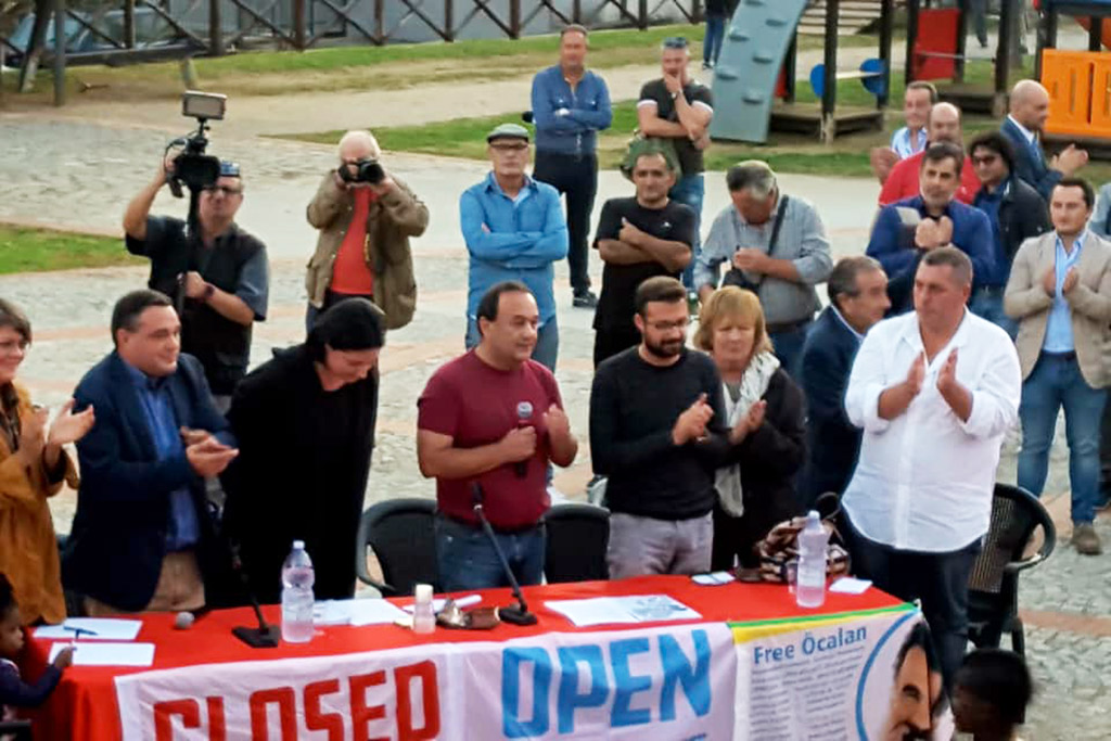 Manifestazione a Riace per Mimmo Lucano: "Devo fare chiarezza, non voglio che restino ombre"
