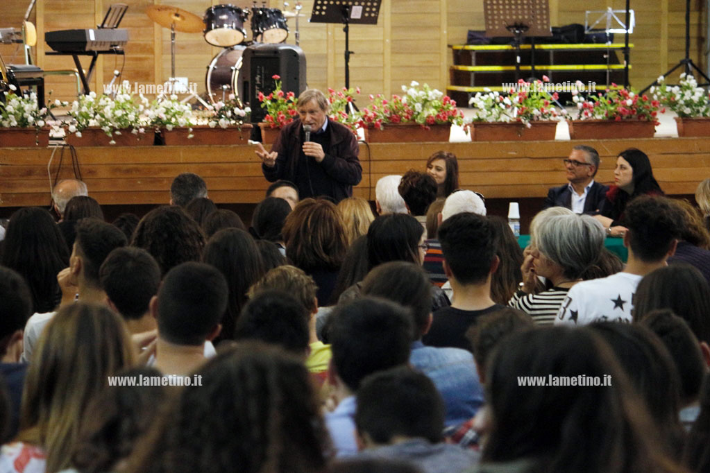 Lamezia, Don Ciotti al liceo Campanella: “Verità su Francesco e Pasquale non deve rimanere nascosta”