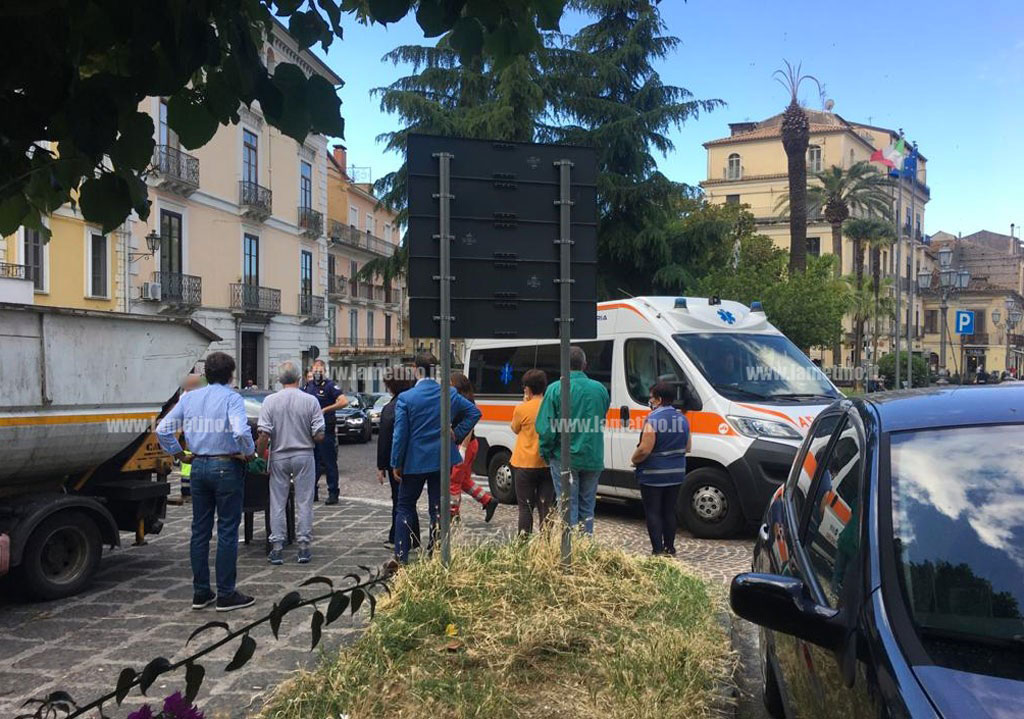 Lamezia, mezzo della Multiservizi investe donna su corso Numistrano