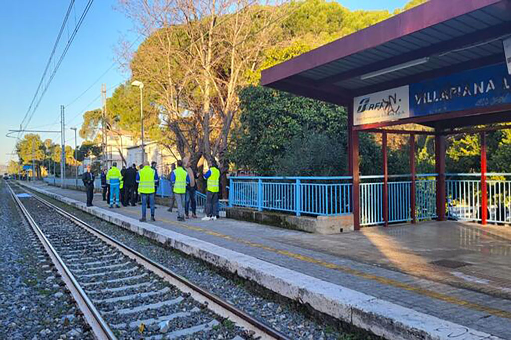 Muore investita da un treno nel Cosentino, si pensa a suicidio 