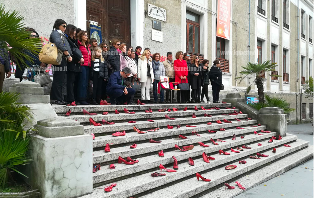 Lamezia celebra il 25 novembre: un minuto di silenzio per ricordare donne vittime di violenza