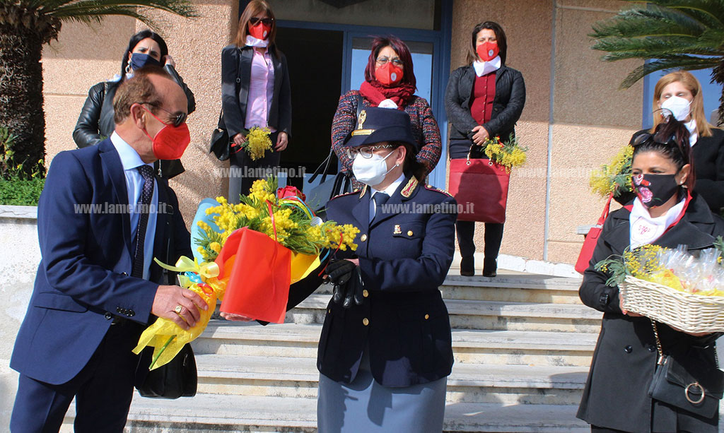 Lamezia, l’omaggio dell'associazione “Per Te” alle donne della Polizia per l'8 marzo