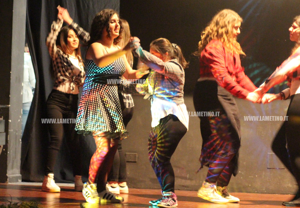 Lamezia: manifestazione didattica al teatro Umberto, l'omaggio degli studenti alle donne 