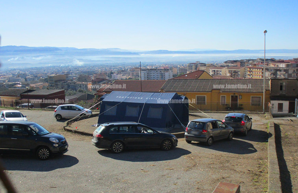 Covid a Lamezia, drive-in in affanno e Microbiologia senza reagenti